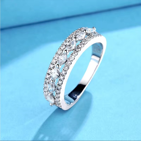New Women’s 925 Silver Diamond Ring - Picture 5 of 8